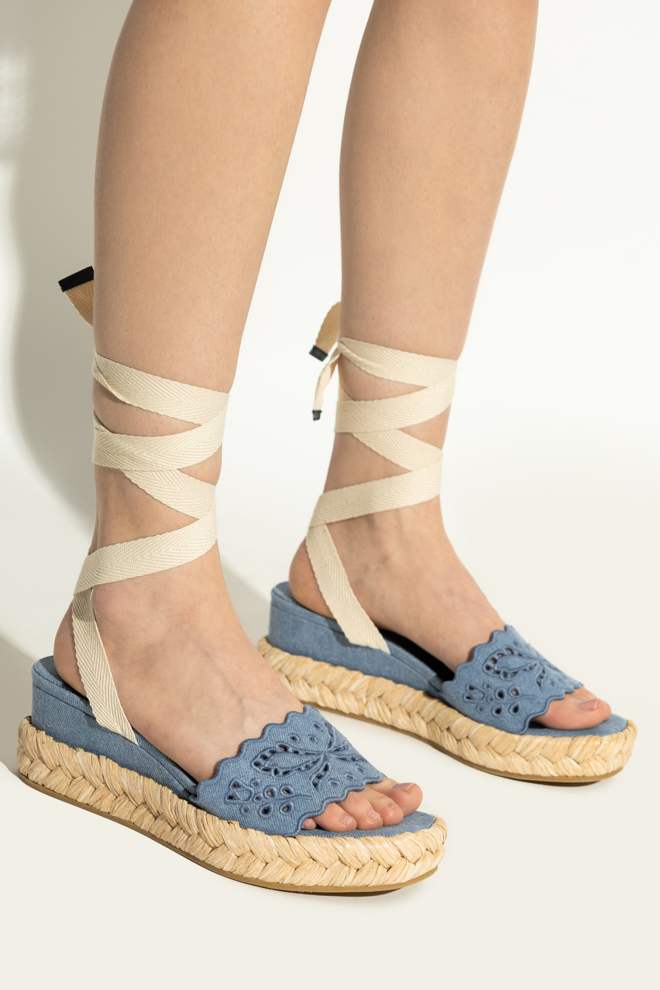JIMMY CHOO Arlee Wedge60 サンガロ刺繍 キャンバス WedgeSandal Arlee Wedge 60 |Latte Canvas Wedge Sandal with Sangallo